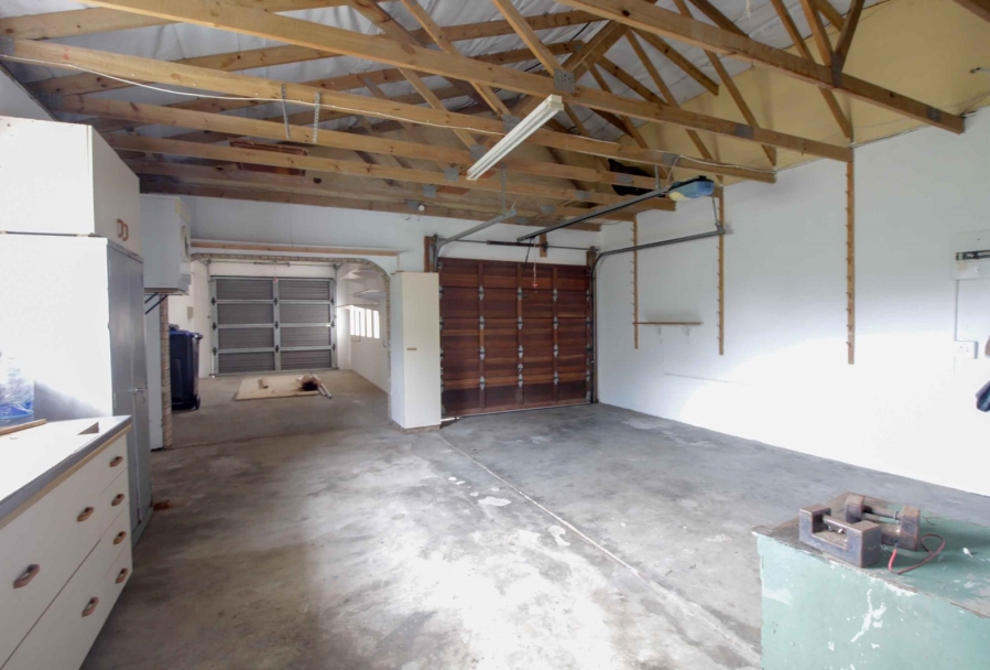 5 Bedroom Property for Sale in Paradise Beach Eastern Cape